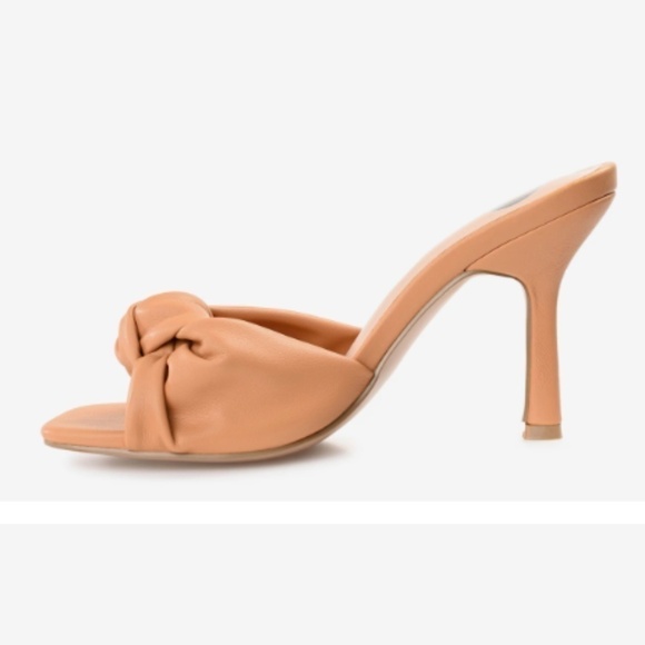 Night Out Chic Minimalistic Neutral Tan Casual Comfortable Sandal • size 7 - Picture 4 of 7